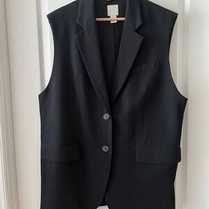 Sleeve-less blazer in Black